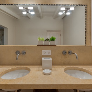 bathroom-1-casa-cervo-track4