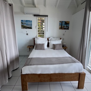 primary-bedroom-la-montagne-track2