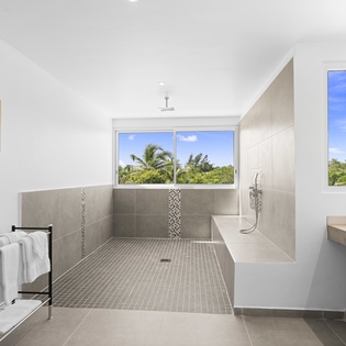 bathroom-4-palm-bay-track7