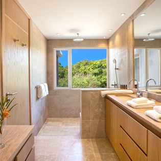 bathroom-6-la-hacienda-track8