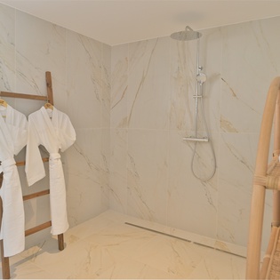 6.3-Coeur-de-Pirate-PrimaryBathroom