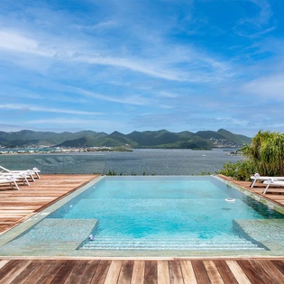 2e-LaVueFolle-Pool2