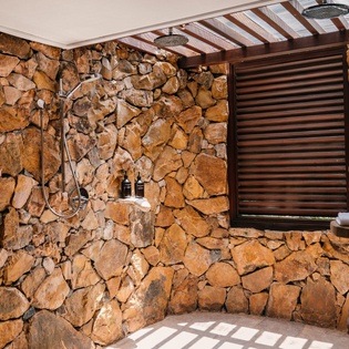 bathroom-bali-buah-track1