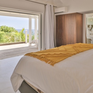 10.2-Coeur-de-Pirate-GuestBedroom2