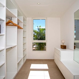32-Aqua-Bedroom4Closet
