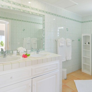 21-St-Barts-Villa-CADbth01