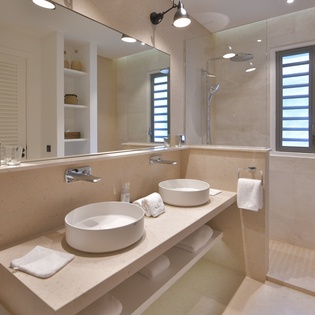 bathroom-2-la-romance-track1