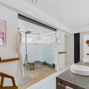 bathroom-4-ahava-track1