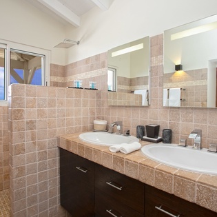 bedroom-4-dream-in-blue-track1