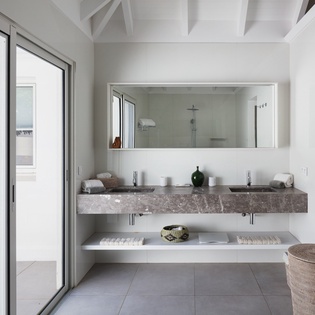 bathroom-1-bel-air-track1