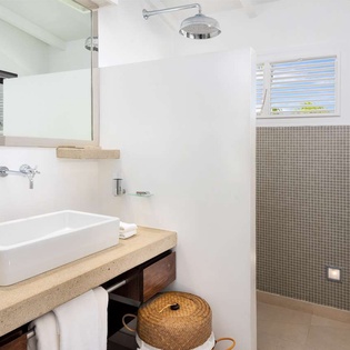 Bathroom at WV VNA, Vitet, St. Barthelemy