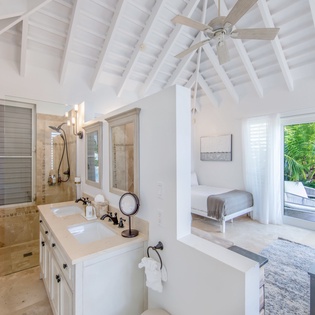 bedroom-1-pearl-east-at-the-pearls-track1