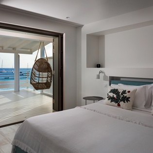 guest-bedroom1-colette-track1