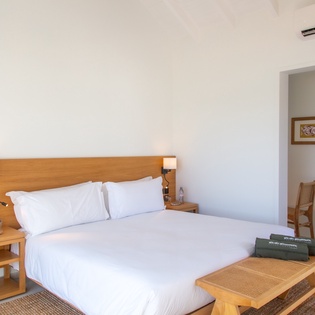 guest-bedroom-1-castelle-track2