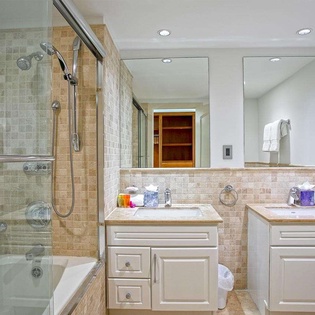 Bathroom at PIE COV, Beachfront/Cupecoy, St. Martin