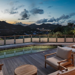 8.1-night-view-bonheur-new-villa-track1