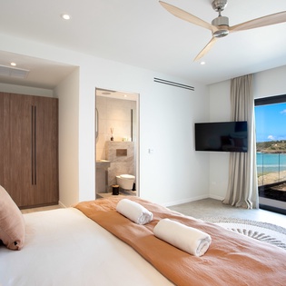 bedroom-5-aqua-vista-track3