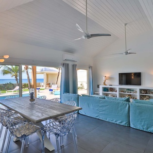 27-57_VillaBeachSecrets