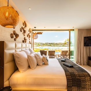 guest-bedroom1-tourmaline-track2