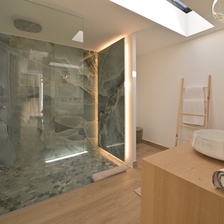 bathroom-1-davalia-track2