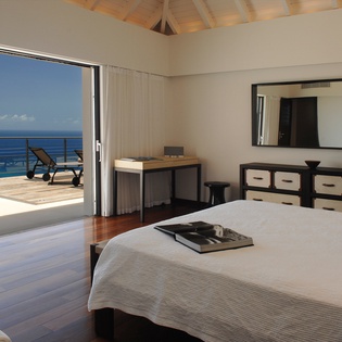 guest-bedroom-1-the-view-track2
