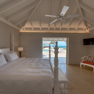 bedroom-3-casa-cervo-track2