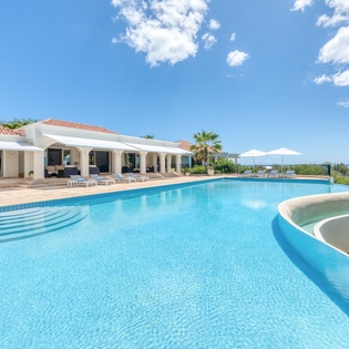 pool-la-dacha-track2