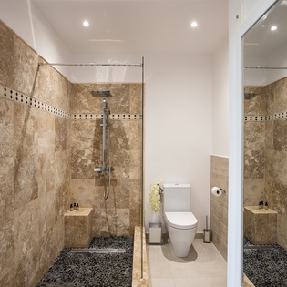 bathroom-2-azur-dream-track3