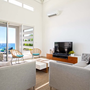 13-Aqua-LivingRoom