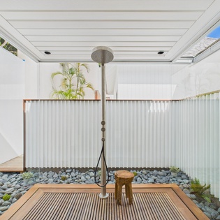 bathroom-4-ahava-track2