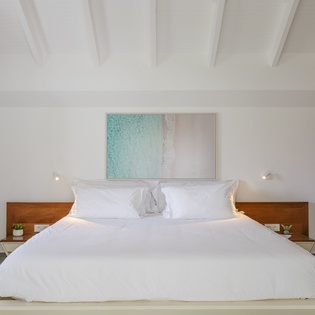 bedroom-1-les-sables-track2