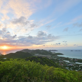 exterior-nightly-villa-marris-track2