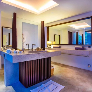 Bathroom at WV GEM, Gouverneur, St. Barthelemy