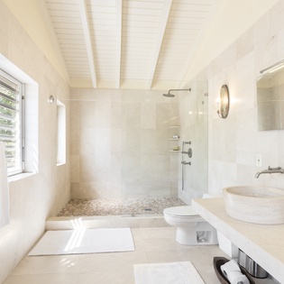 Bathroom-Maison de Reve-Track-1