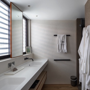 guest-bathroom2-opus-track1