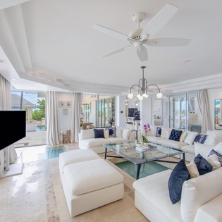 living-room-lidija-house-at-the-pearls-track2