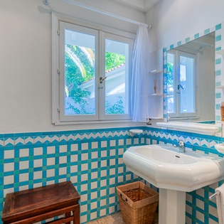 bathroom-1-pamplemousse-track2