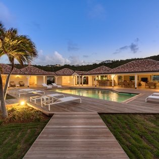 night-view-casa-cervo-track3