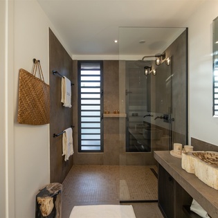 bathroom-5-maud-track1