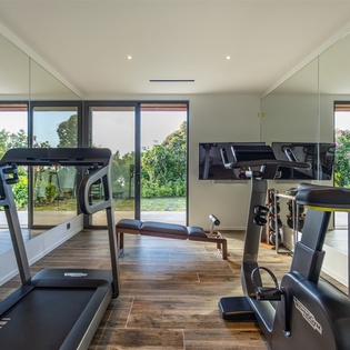 gym-room-maud-track1