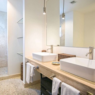 Bathroom at PIE BDV, Beachfront/Cupecoy, St. Martin