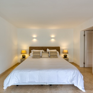 bedroom-5-casa-cervo-track1