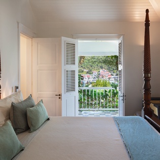 guest-bedroom-2-gustavia-view-track1