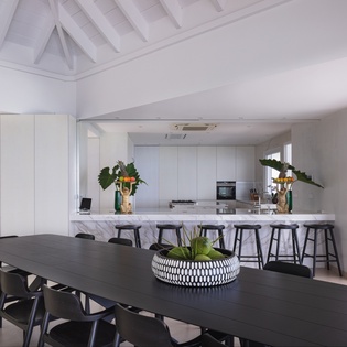 bungalow-dining-room-hvhh-track1