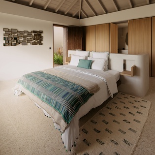 bedroom-1-aqualis-track2