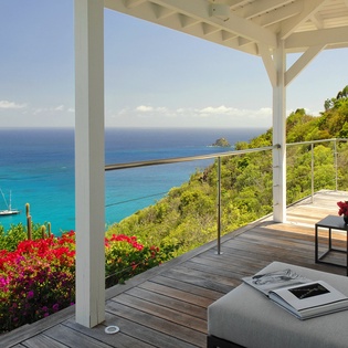 bungalow-exterior-the-view-track3
