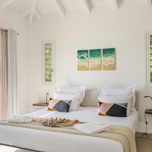 guest-bedroom-1-only-view-track3