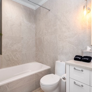 bathroom-1-azzurra-track1