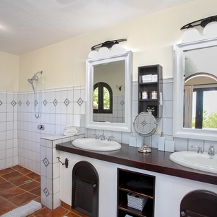 bathroom-2-joie-de-vivre-track5