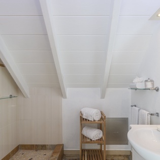 bathroom-3-la-roche-dans-i-eau-track1